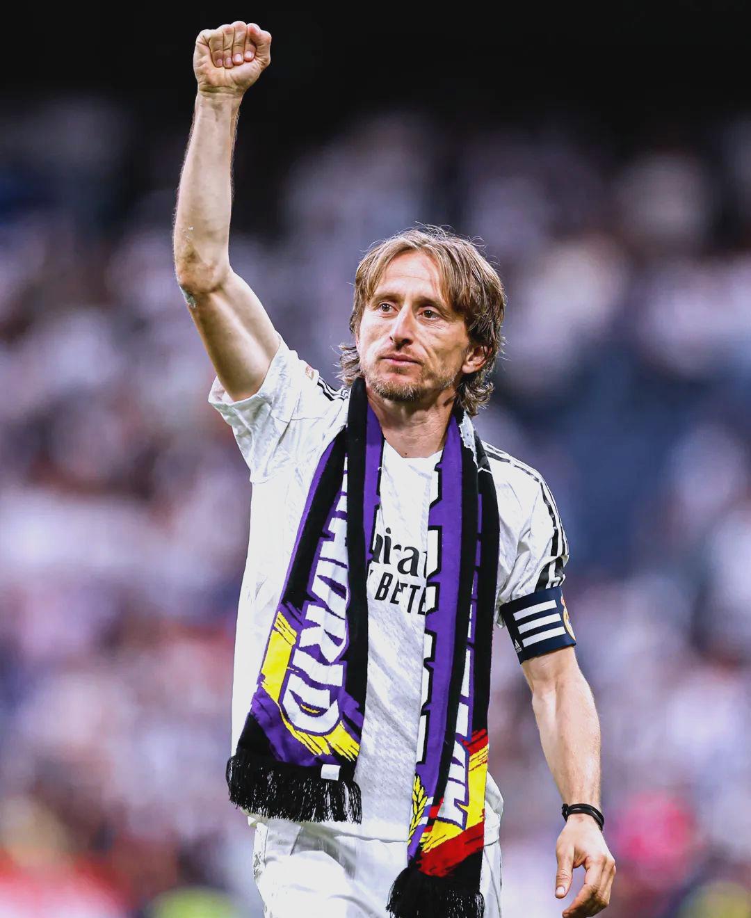 13场11球！1米91巴西锋霸紧追哈兰德，安帅迎支点王！